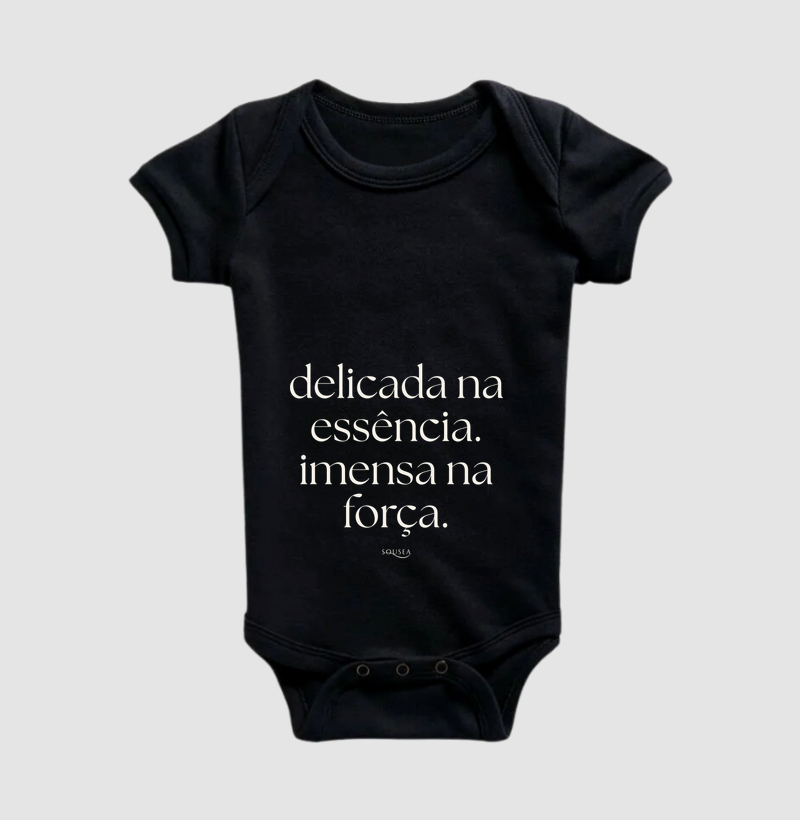 Delicada na essencia. imensa na força