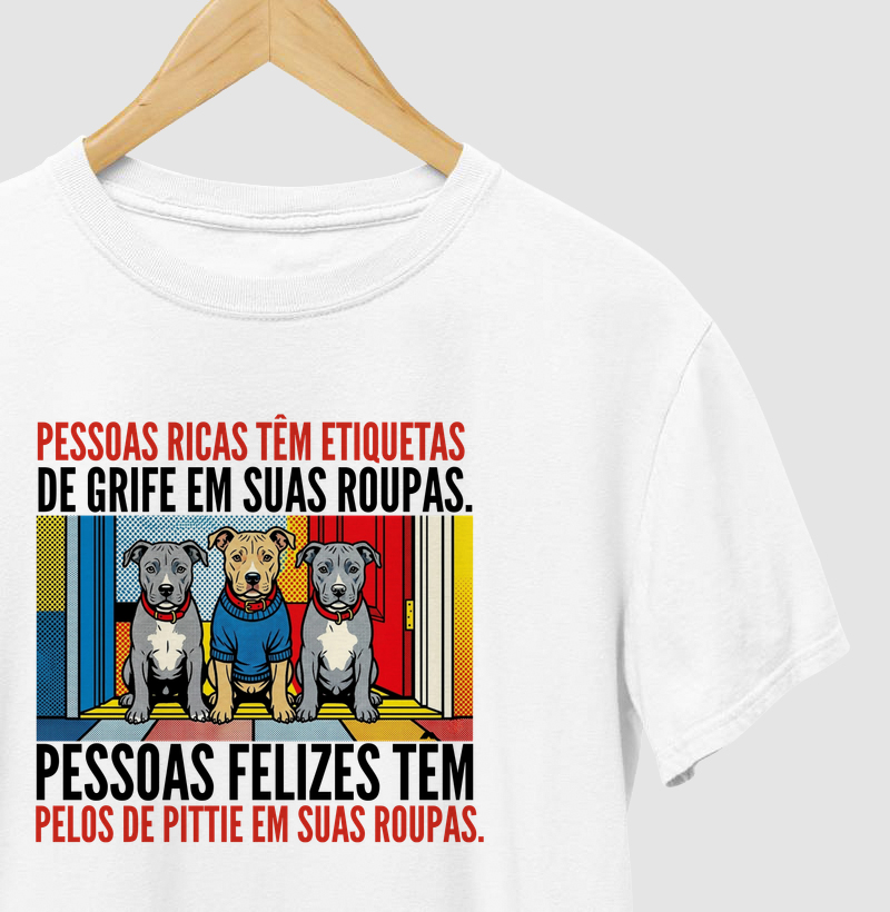 PESSOAS RICAS TÊM ETIQUETA DE GRIFE EM SUAS ROUPAS. PESSOAS FELIZES TÊM PELOS DE PITTIE EM SUAS ROUPAS.