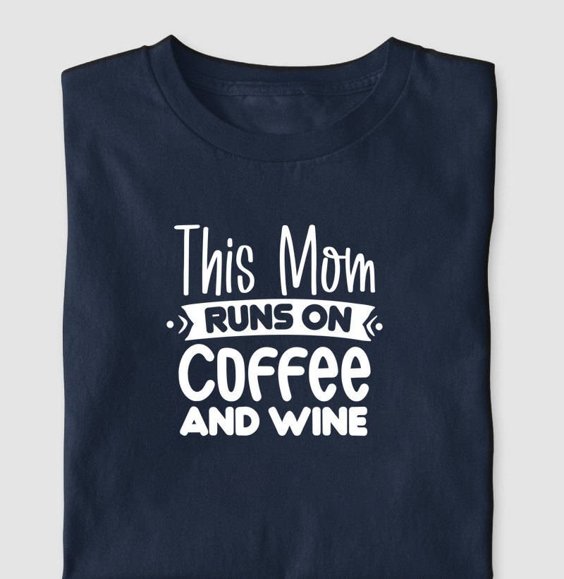 Camiseta This Mom runs on coffee and wine