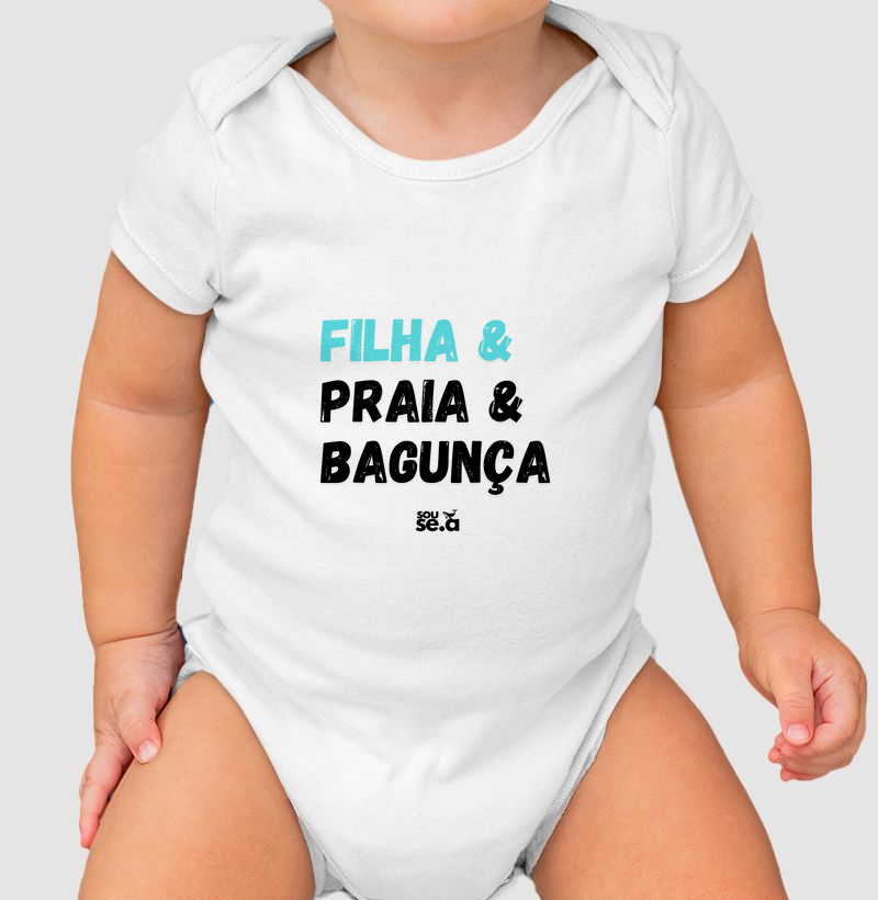 Filha praia e bagunça