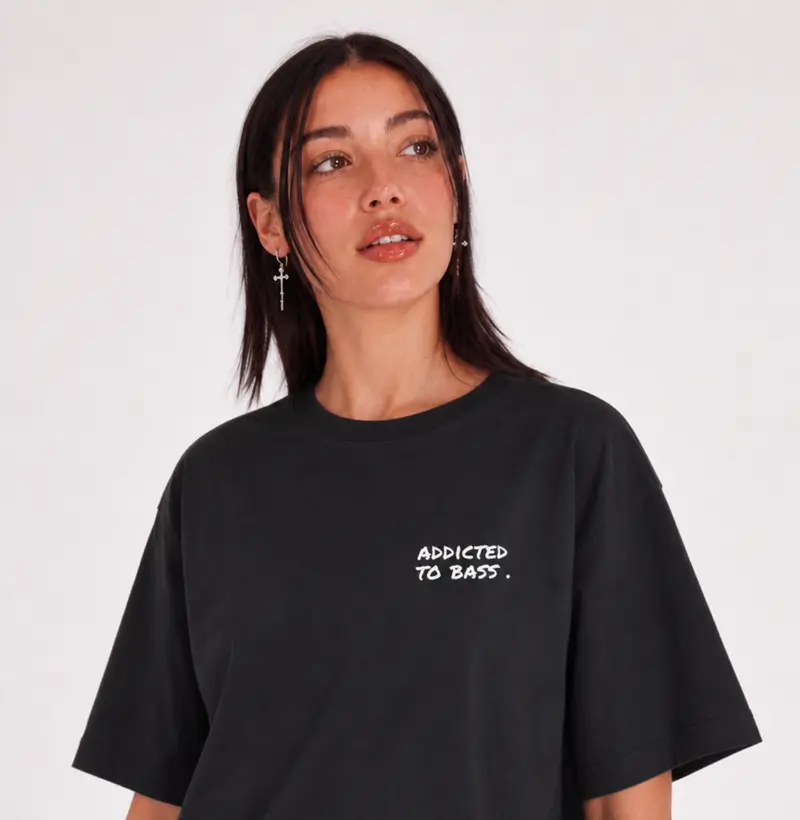 ADDICTED TO BASS — Camiseta Oversized