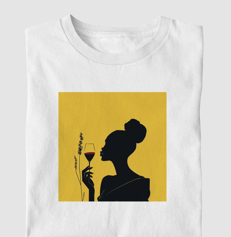 Camiseta Elegância em Cada Gole