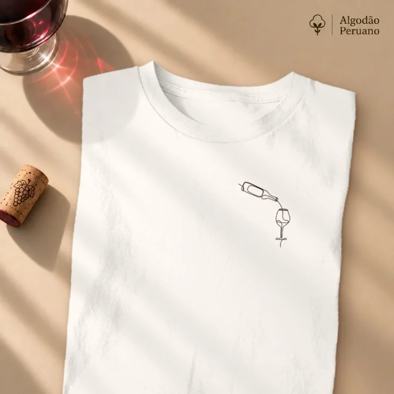 Camiseta Minimal Vinho