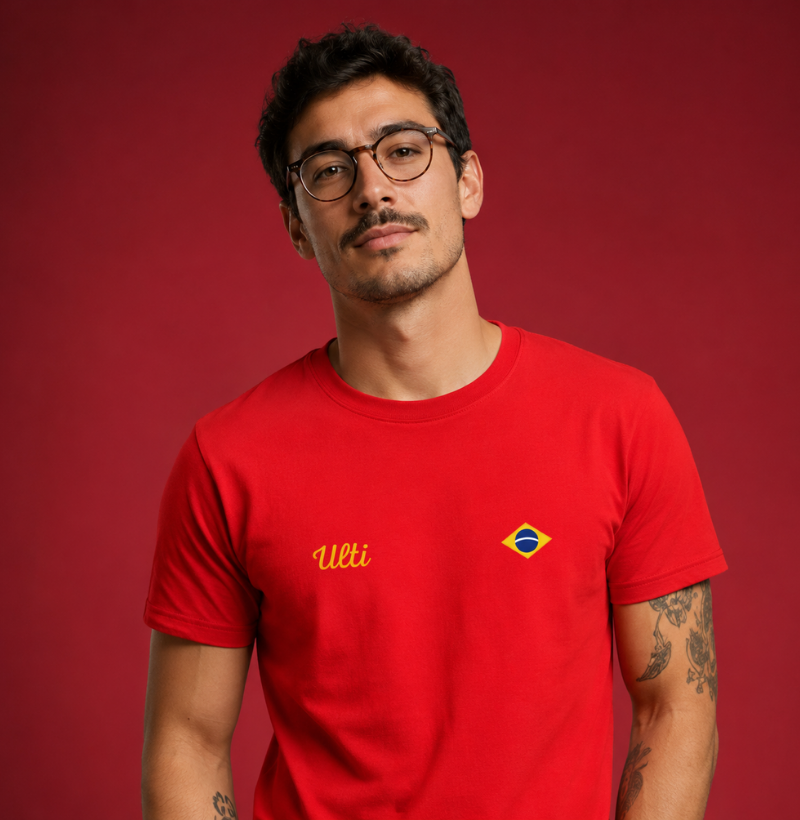 Camiseta Ulti Brasilidade Vermelha | Camisa Vermelha Minimalista