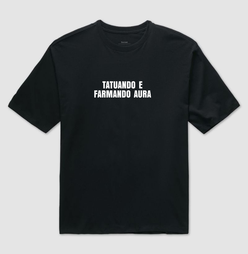 Tatuando e farmando aura - Camiseta Oversized