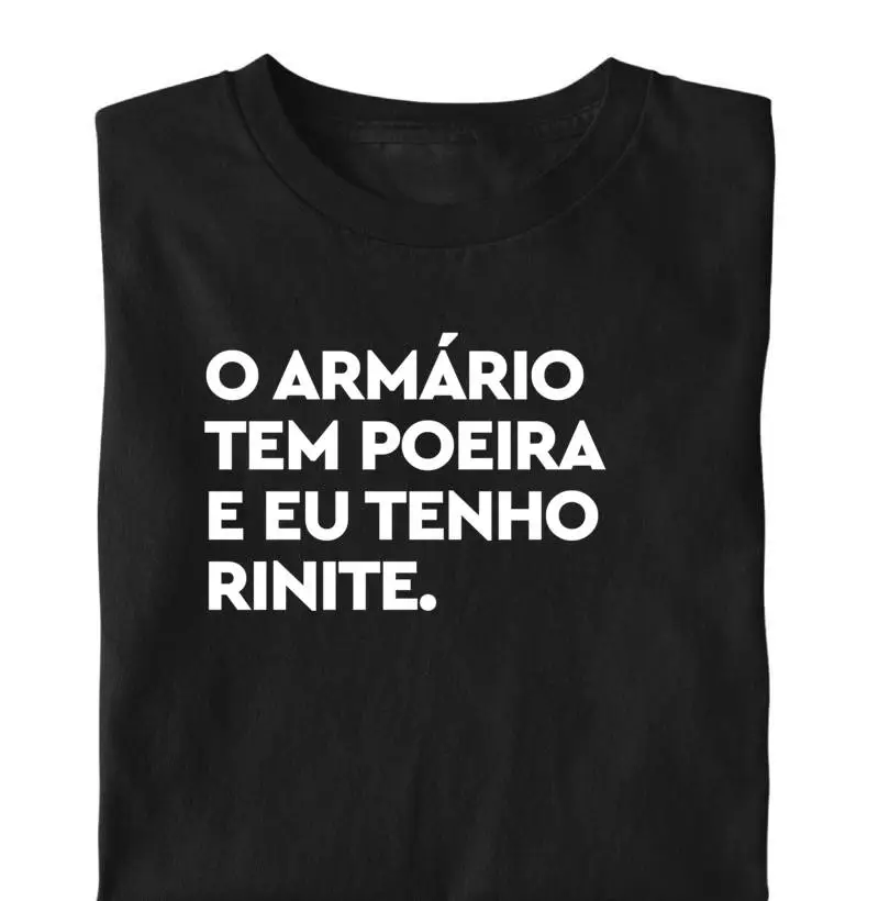 O armário tem poeira e eu tenho rinite