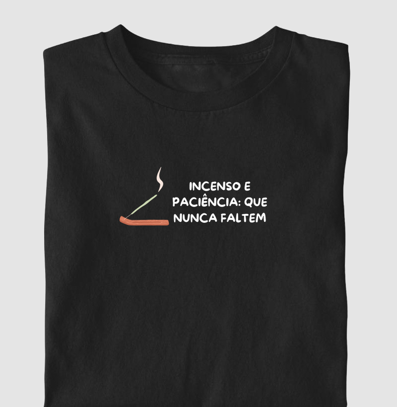 Camiseta com estampa "Incenso e paciência"- 100% algodão