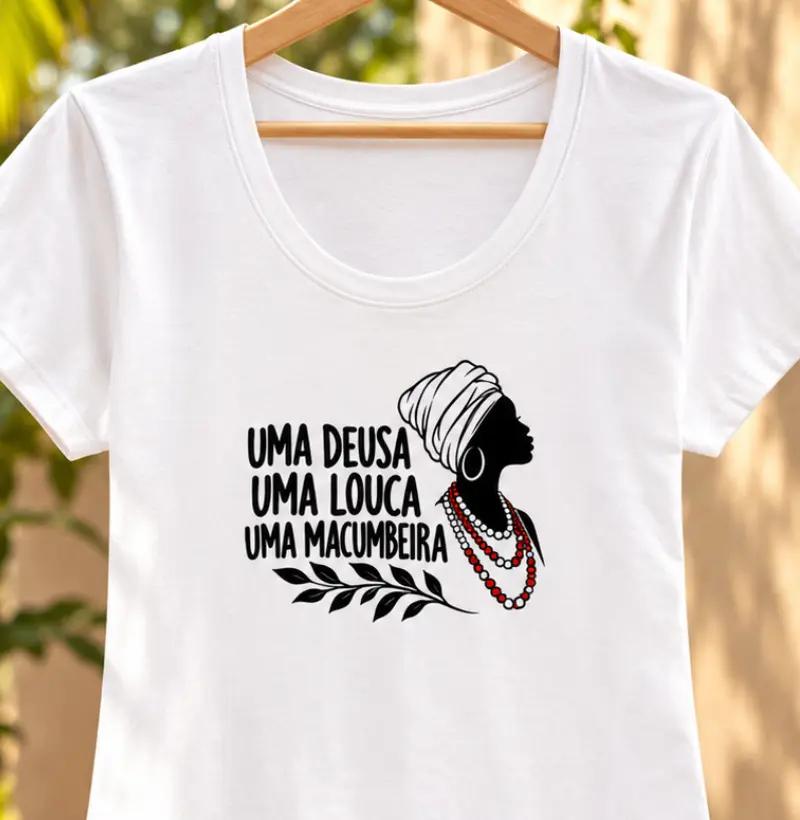 UMA DEUSA, UMA LOUCA, UMA MACUMBEIRA - Camiseta