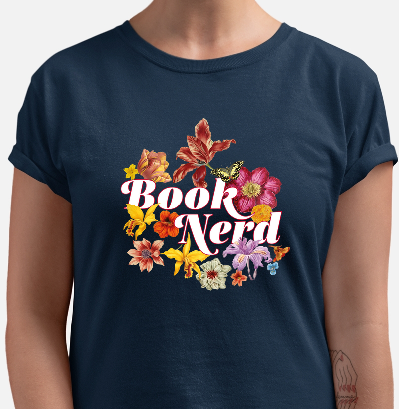 Camiseta Book Nerd, flores em você