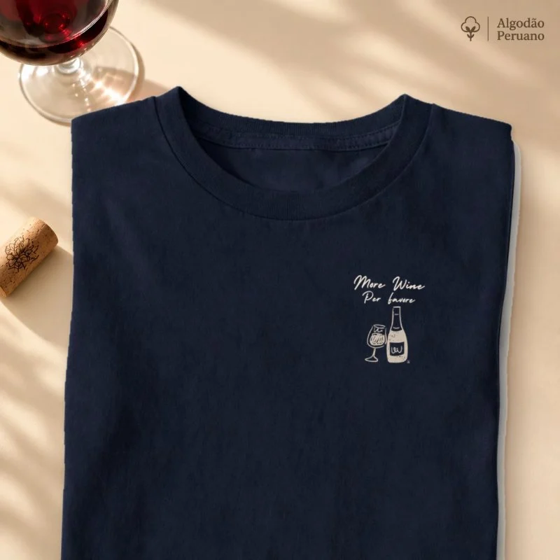 Camiseta Vinho - More Wine Per Favore - Bolso - Camiseta Algodão Peruano