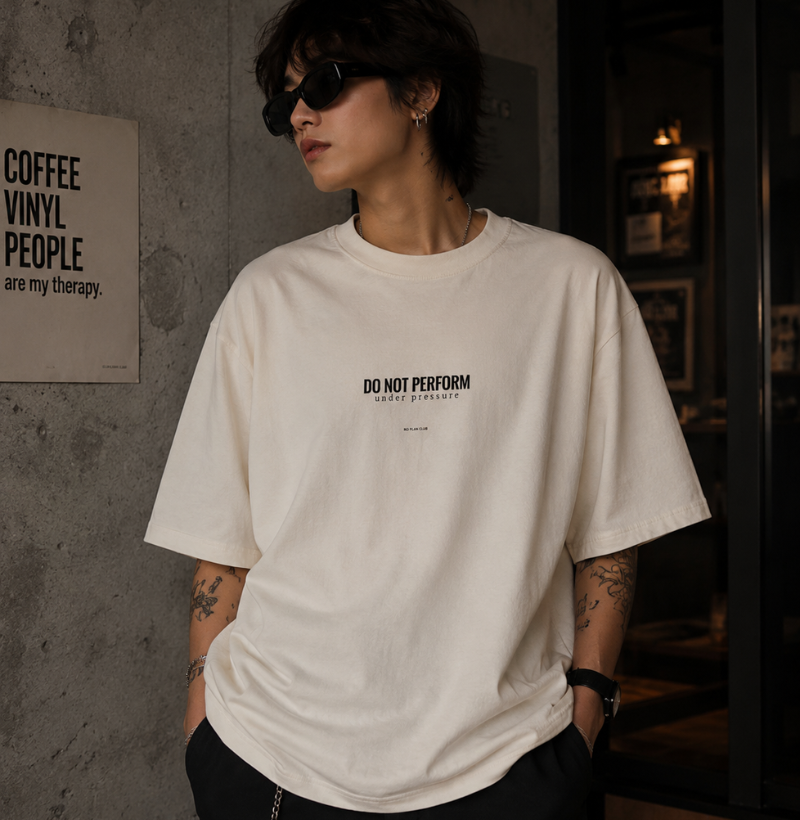 Camiseta Oversized Do Not Perform Under Pressure Off White | No Plan Club