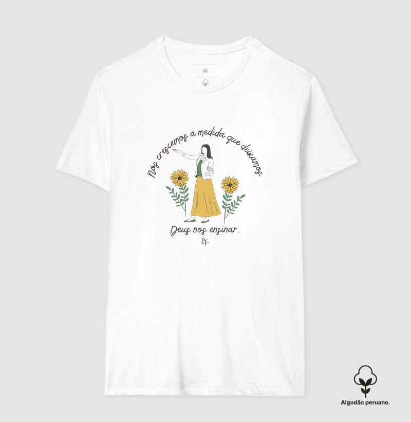 Nós crescemos a medida que deixamos Deus nos ensinar - Camiseta Algodão Peruano