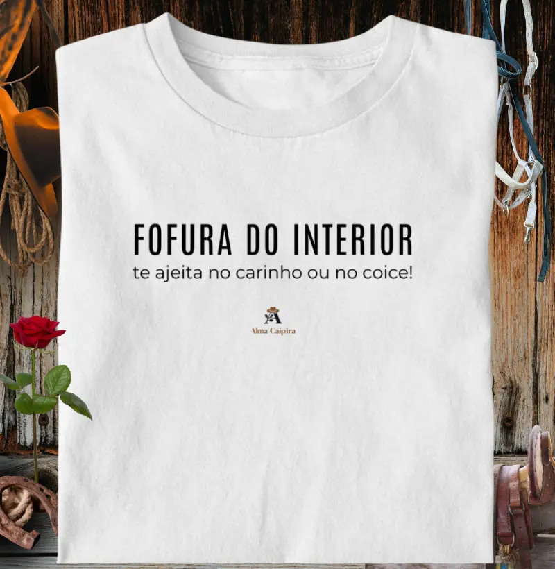 Fofura do interior, te ajeita no carinho ou no coice