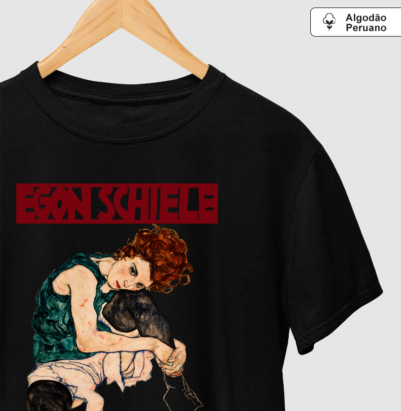 Mulher Sentada com os Joelhos Dobrados (1917) - Egon Schile - Camiseta Algodão Peruano