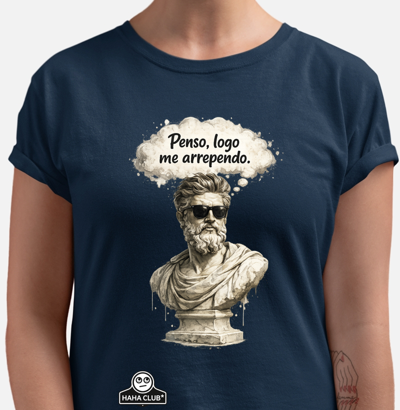 Camiseta Penso Logo Me Arrependo