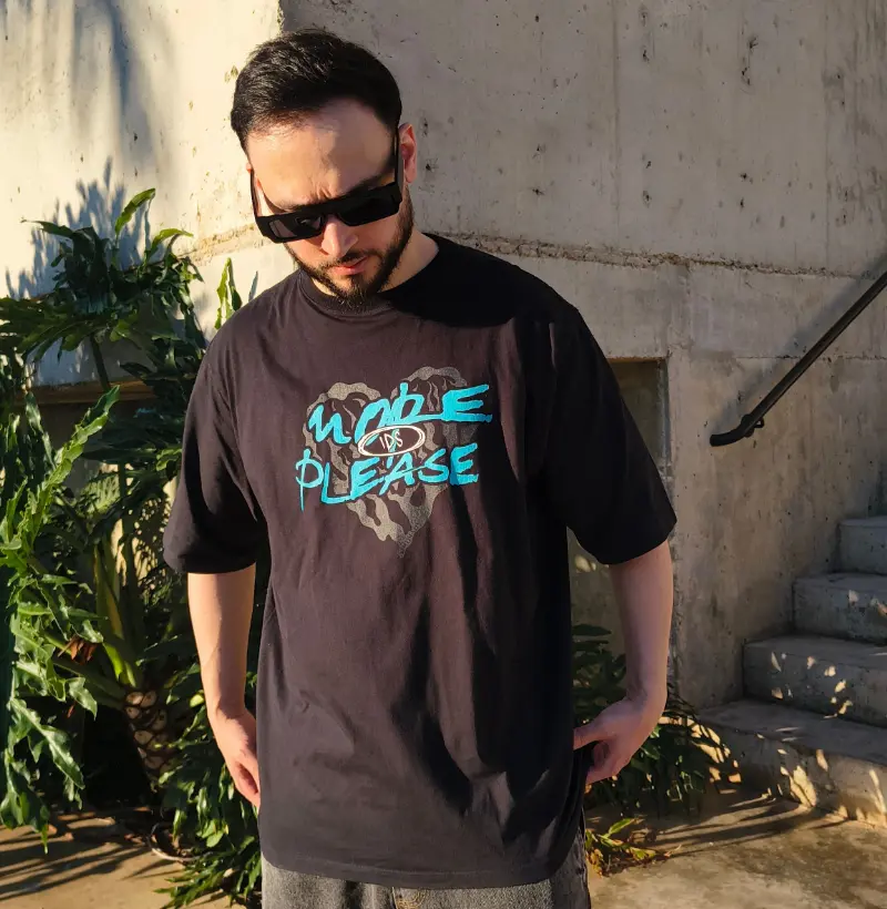 MORE IDS PLEASE — Camiseta Oversized