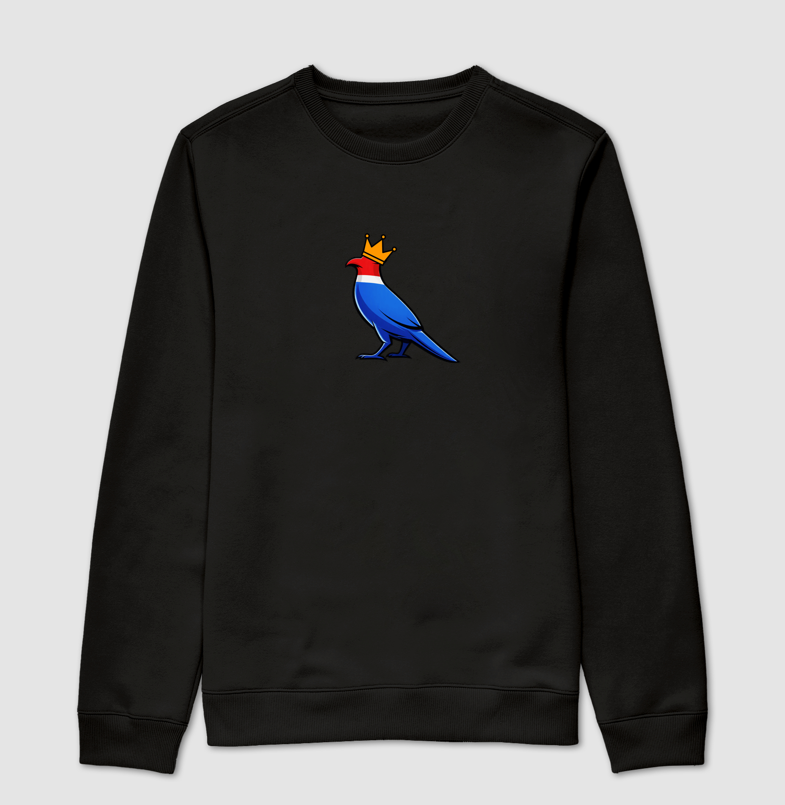 👑 O Carcará colocou sua coroa!  Mais que uma estampa, é um grito de orgulho nordestino. O Rei do Sertão surge com suas cores vibrantes — vermelho, branco e azul — representando a força, coragem e resistência de um povo que nunca se curva diante das dificuldades. - Suéter Moletom