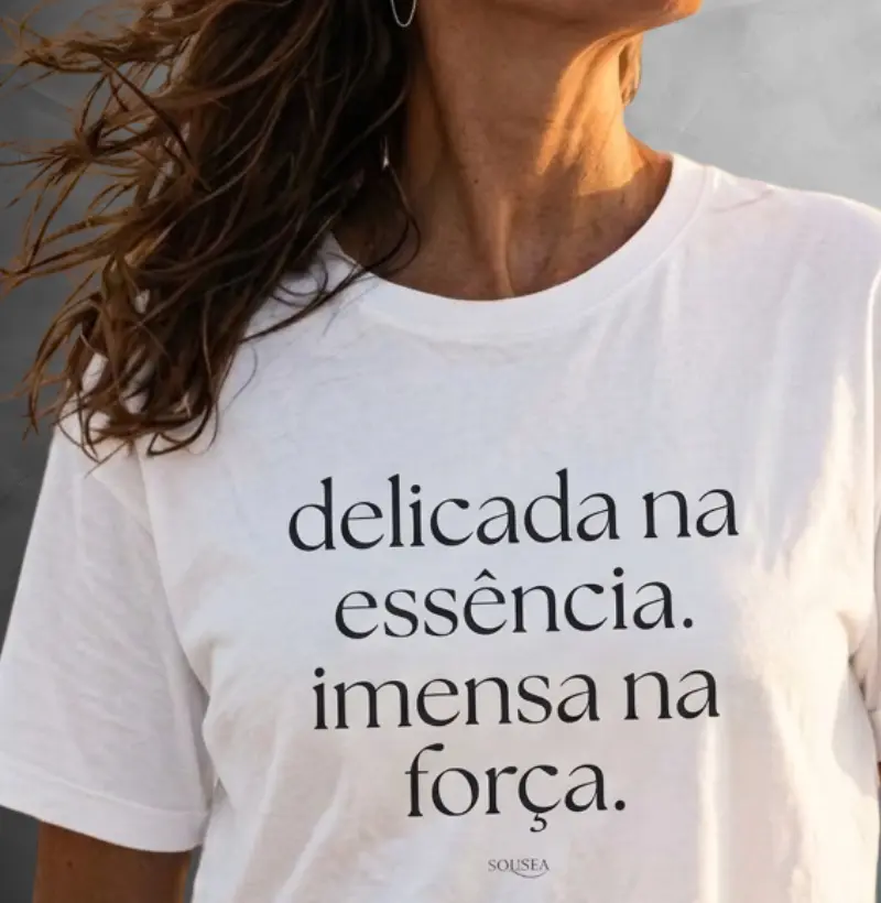 Delicada na essencia. imensa na força