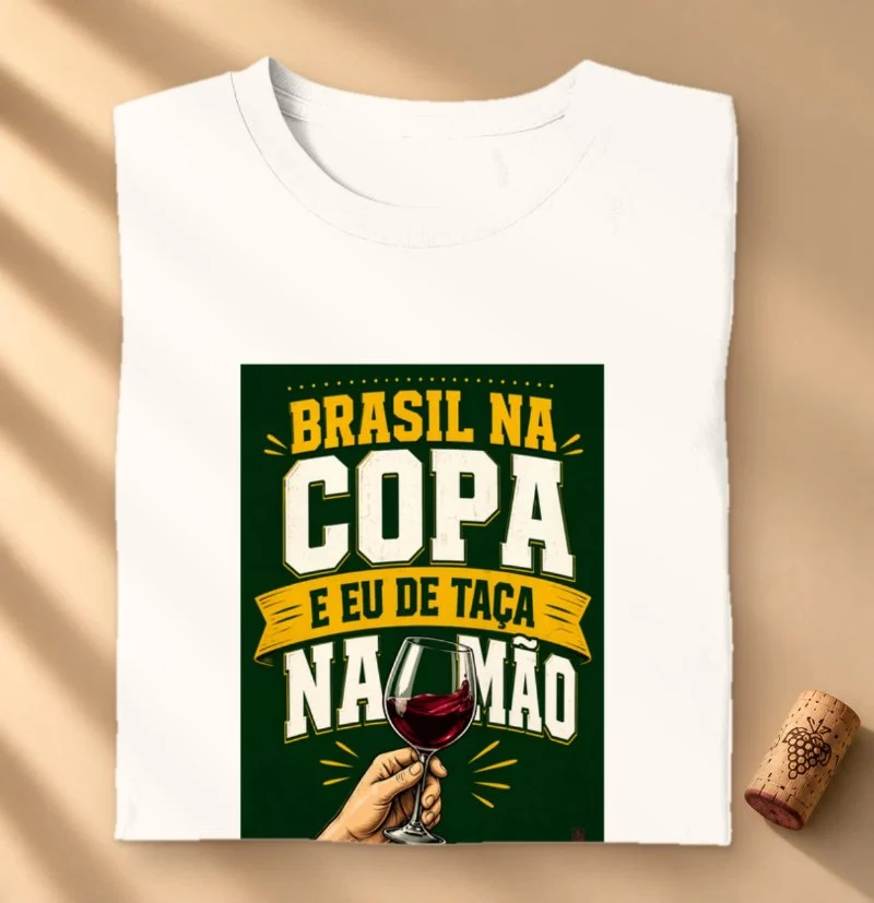 Camiseta Vinho - Brasil na Copa, Eu de Taça na Mão