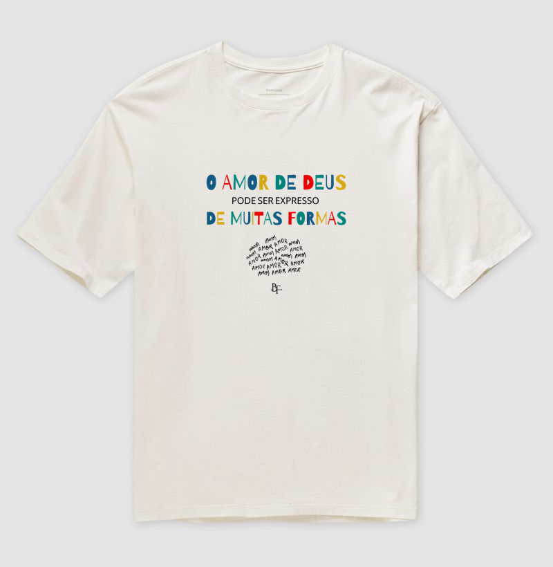 O Amor de Deus pode ser expresso em muitas formas - Camiseta Oversized