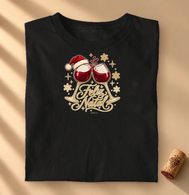 Camiseta Feliz Natal – Brinde de Taças de Vinho