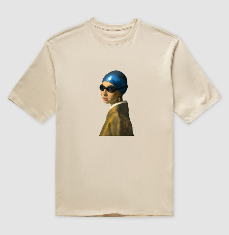 A Moça com Toca e Óculos - Camiseta Oversized