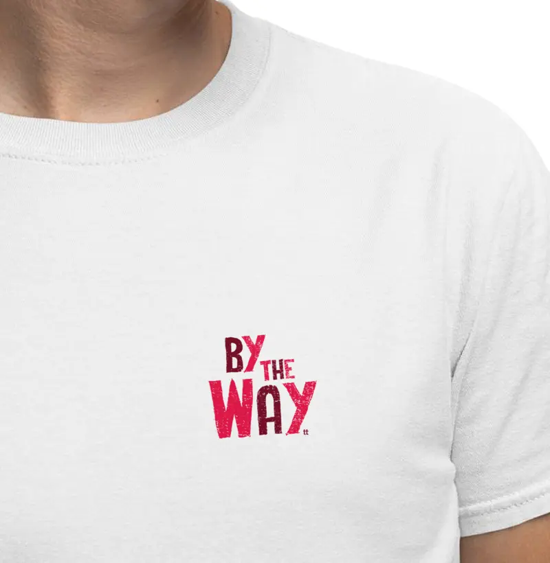 Camiseta By the way lettering | Entre linhas