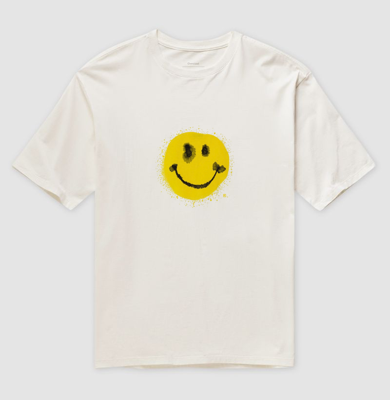 Camiseta Oversized Sorrindo pra não surtar (só imagem)