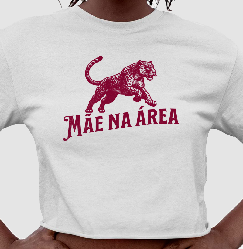 Camiseta cropped Mãe na Área - Algodão Premium - ilustração vinho