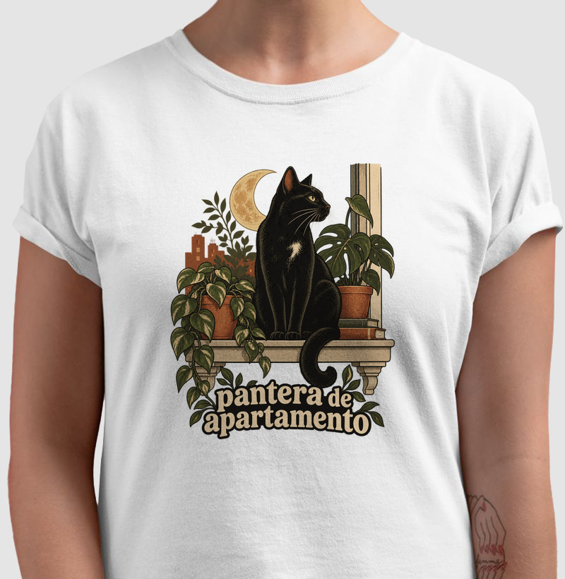Camiseta Gato Preto "pantera de apartamento" | Pelo & Pano