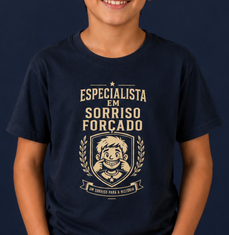 Especialista em sorriso forçado - menino
