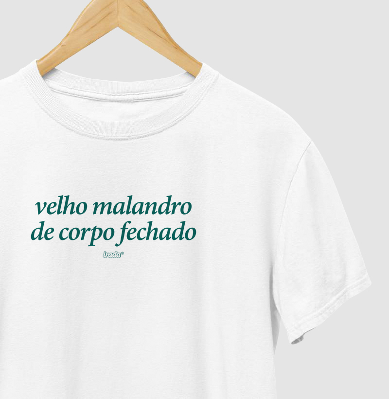 Velho malandro de corpo fechado - Camiseta