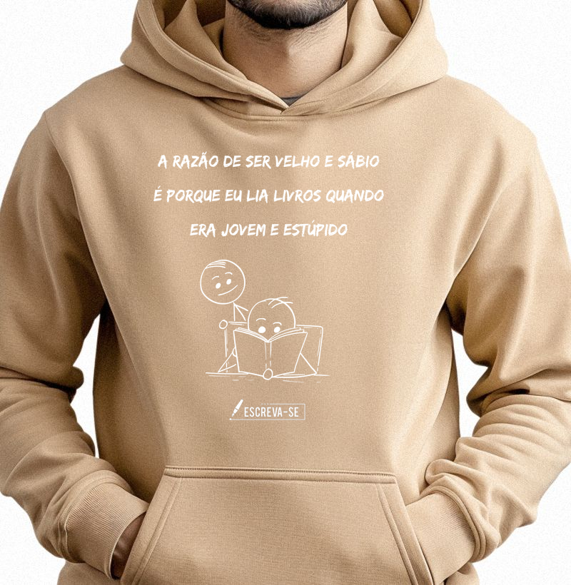 A razão de ser velho e sábio é porque eu lia livros quando era jovem e estúpido.  - Hoodie Moletom