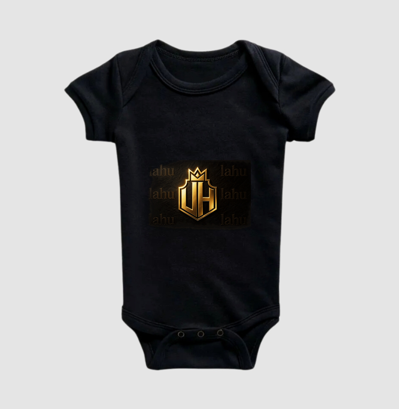 👑 Brasão da Grandeza | Poder, Prestígio e Liderança 👑 Para quem nasceu para se destacar, esta estampa traz um brasão imponente em dourado sobre um fundo negro sofisticado, transmitindo autoridade, força e exclusividade.
