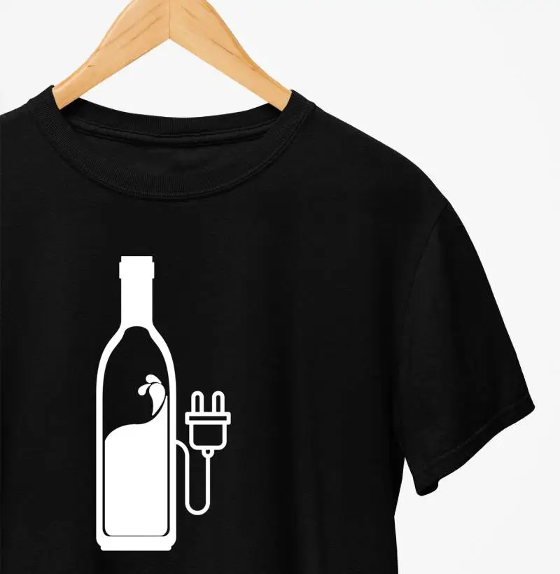 T-Shirt Wineaholic Lovers Recarregando