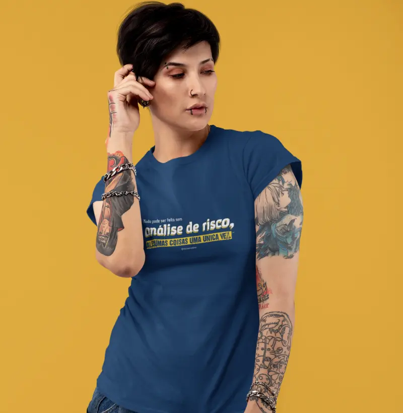 T-Shirt Feminina Azul - Análise de Risco