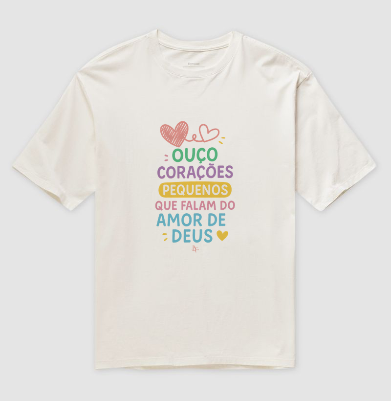Ouço Corações Pequenos que falam do amor de Deus - Camiseta Oversized