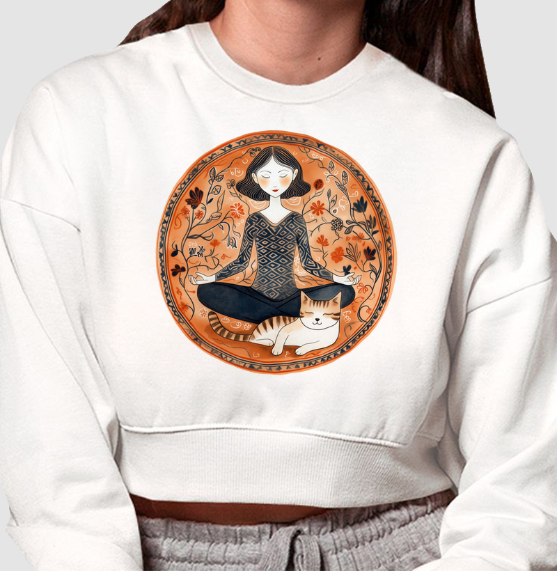 Guidí meditando com um gato. Fundo floral laranja