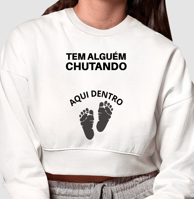 TEM ALGUÉM CHUTANDO