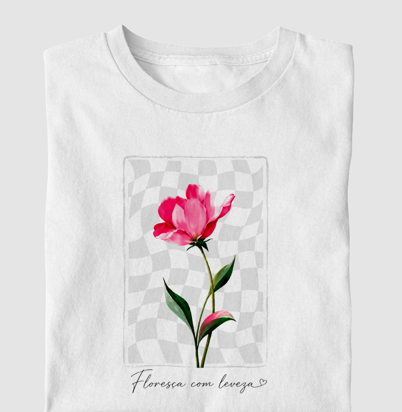 Camiseta Floresça com Leveza