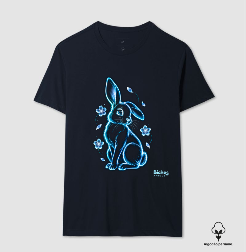 Coelho azul com flores de cerejeira - Camiseta Algodão Peruano