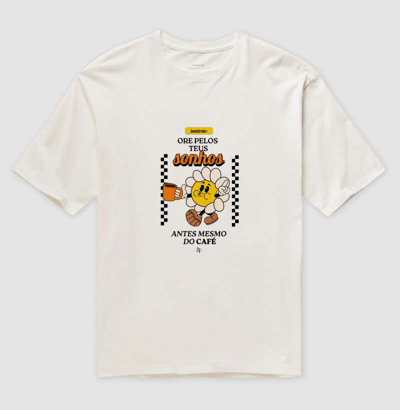 Ore pelos teus sonhos antes mesmo do café - Camiseta Oversized