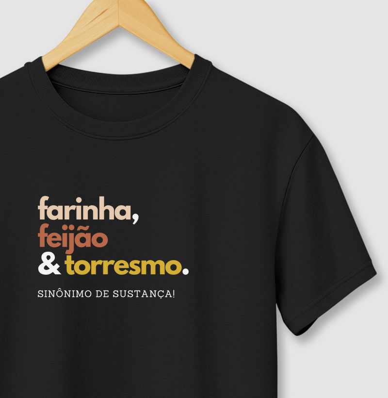 Farinha, feijão e torresmo.