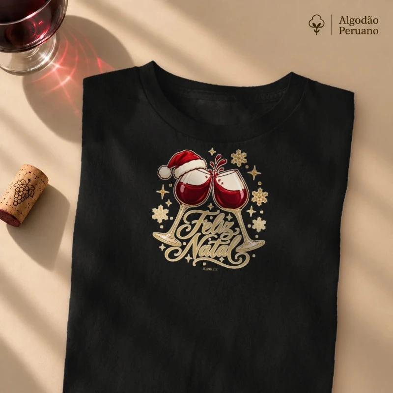 Camiseta Algodão Peruano Feliz Natal – Brinde de Taças de Vinho