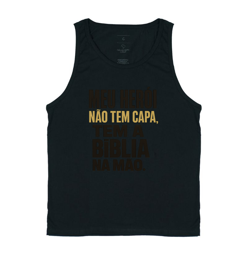 Meu pai não tem capa, tem a Bíblia na mão.