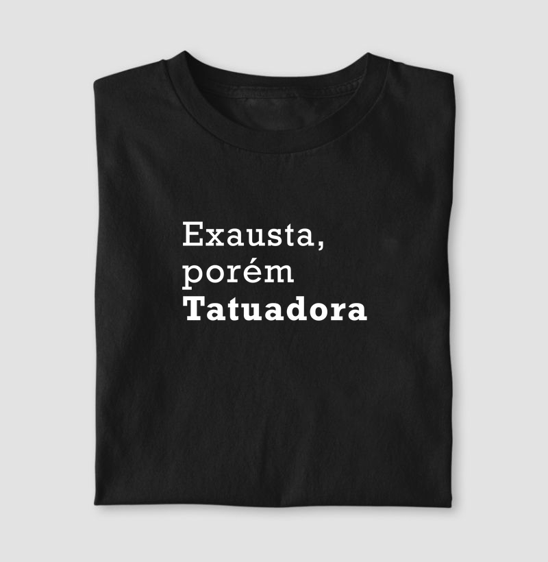 Exausta, porém tatuadora