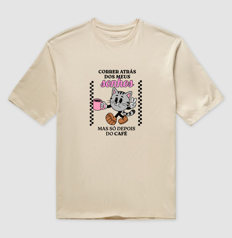 Gato Vintage "Sonhos e Café" - Camiseta Oversized