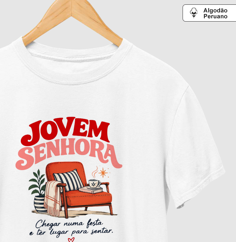 Jovem Senhora chegar numa festa e ter lugar pra sentar Algodão Peruano - Camiseta Algodão Peruano