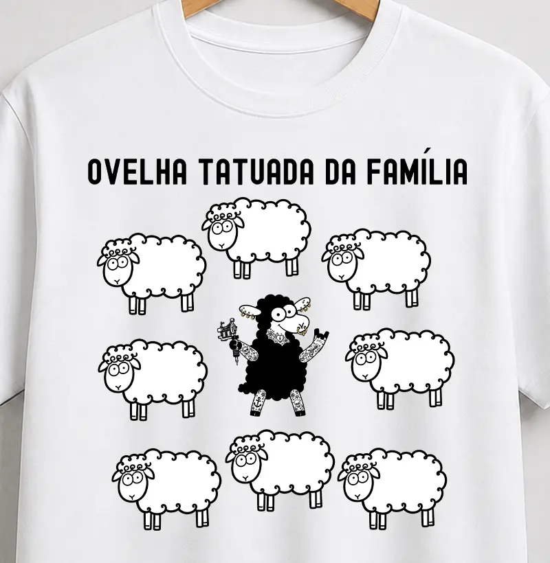 Ovelha tatuada da família - Camiseta