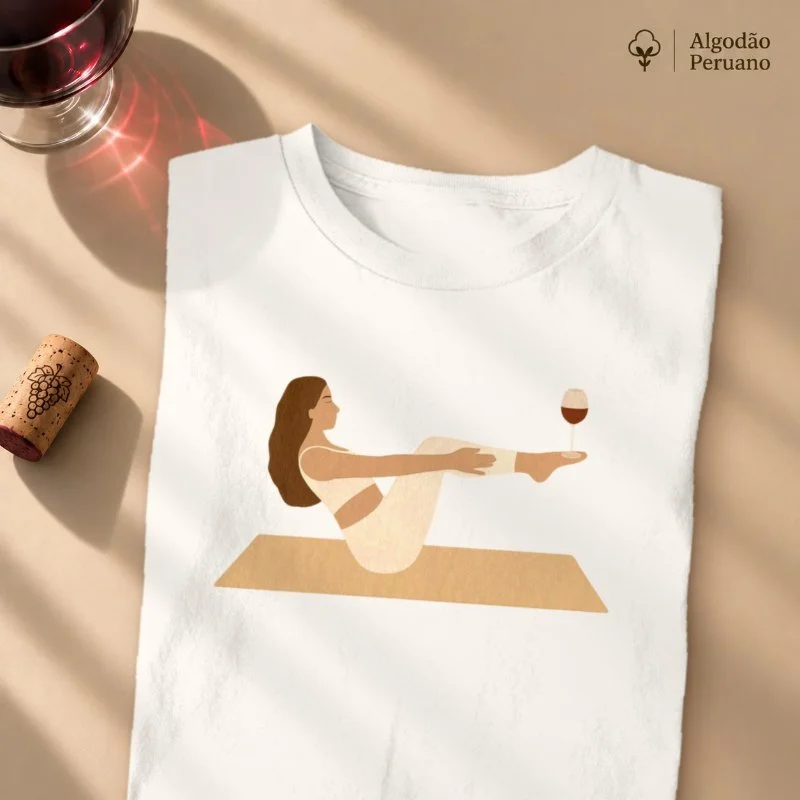 Camiseta Yoga & Vinho